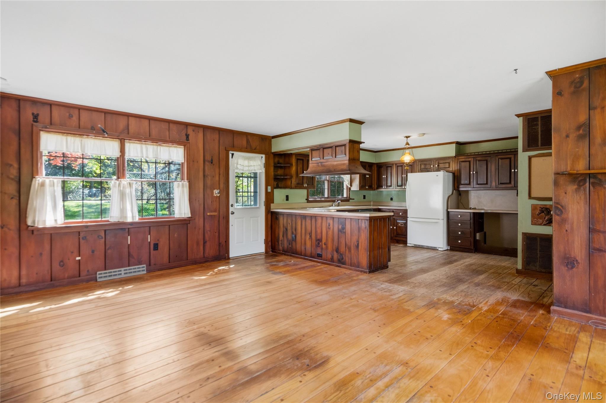 42 Senne Road Northport, NY 11768 - Photo 8 of 42