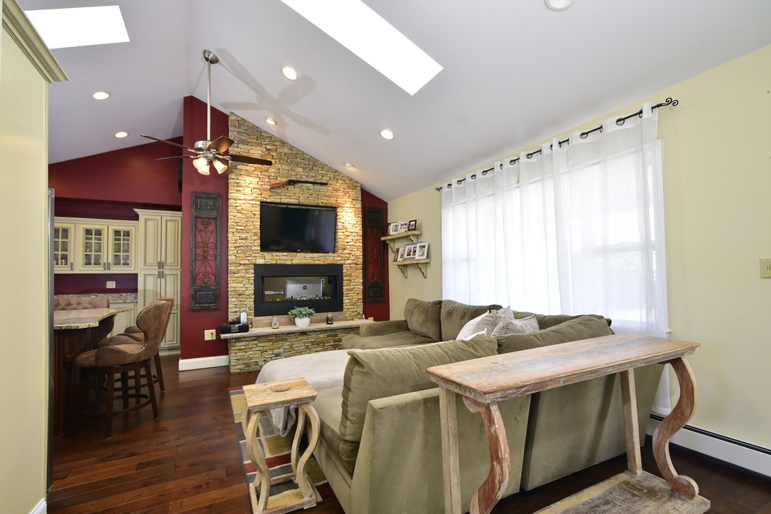 62 Reposa Square Portsmouth, RI 02871 - Photo 2 of 22