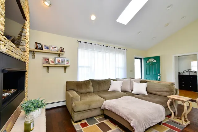 $2,950 | 62 Reposa Square, Portsmouth, RI 02871