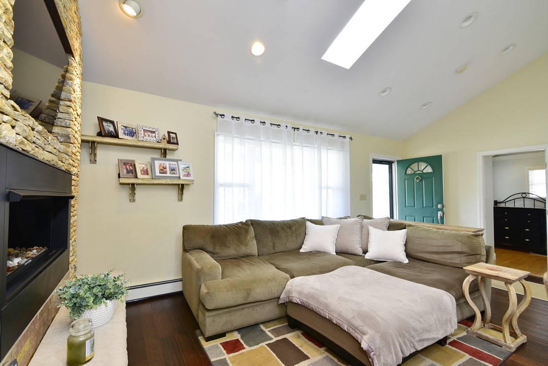 62 Reposa Square Portsmouth, RI 02871 - Photo 4 of 22