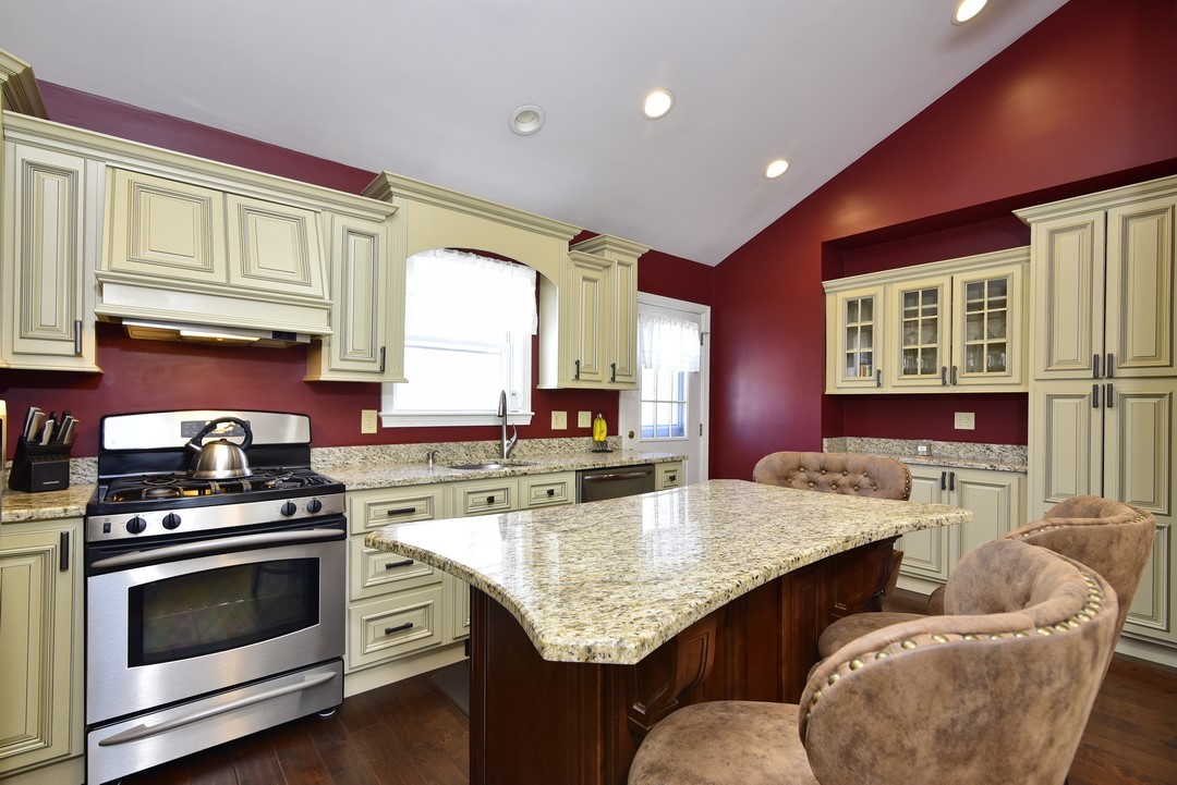 62 Reposa Square Portsmouth, RI 02871 - Photo 5 of 22