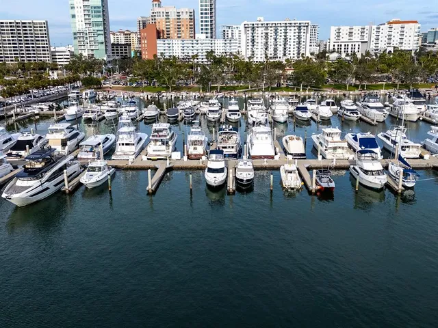 $3,500 | 101 South Gulfstream Avenue, Unit 10E, Sarasota, FL 34236