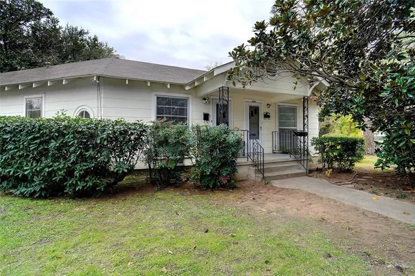$1,350 | 1826 North Bell Avenue, Denton, TX 76209