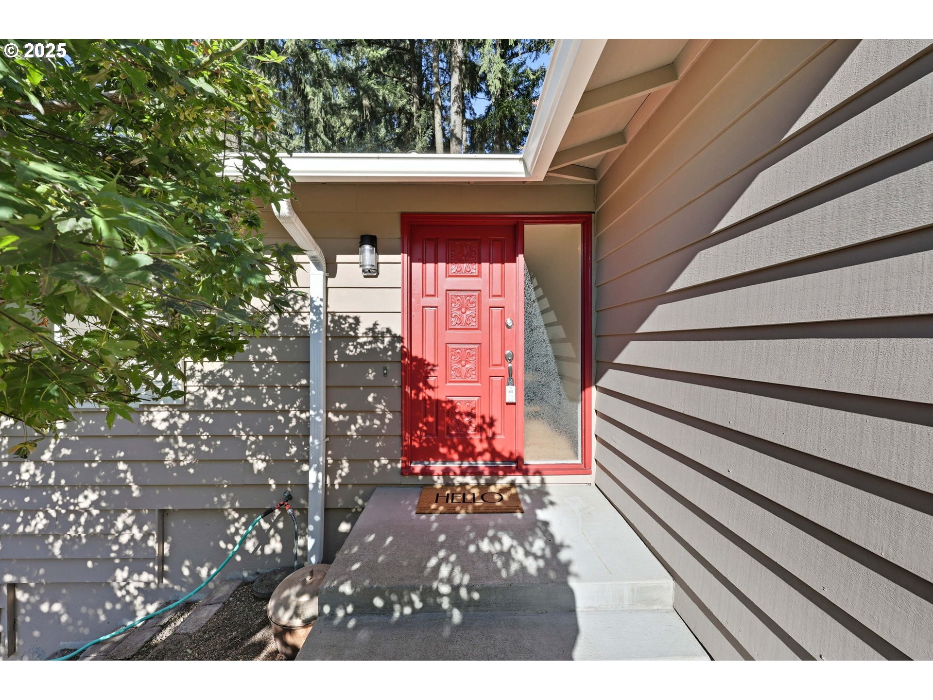 13525 Southwest Fircrest Court Beaverton, OR 97008 - Photo 2 of 35 Entrance/Foyer