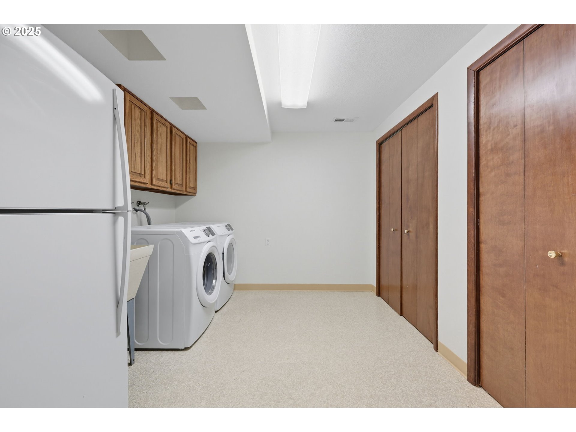 13525 Southwest Fircrest Court Beaverton, OR 97008 - Photo 21 of 35 Laundry