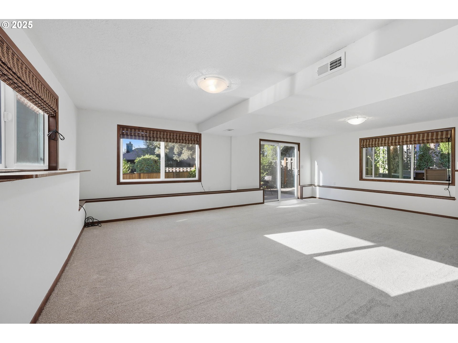 13525 Southwest Fircrest Court Beaverton, OR 97008 - Photo 27 of 35 Living Room/Entrance