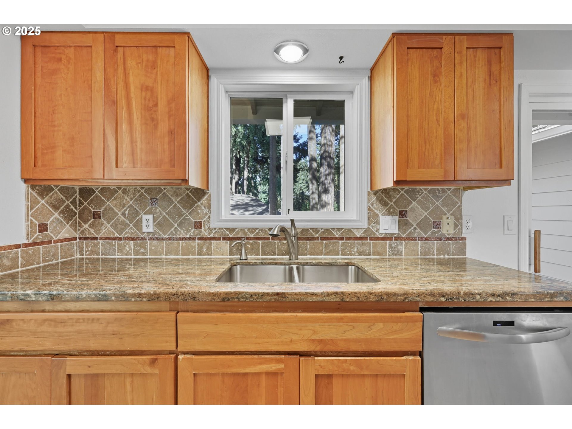 13525 Southwest Fircrest Court Beaverton, OR 97008 - Photo 8 of 35 Kitchen