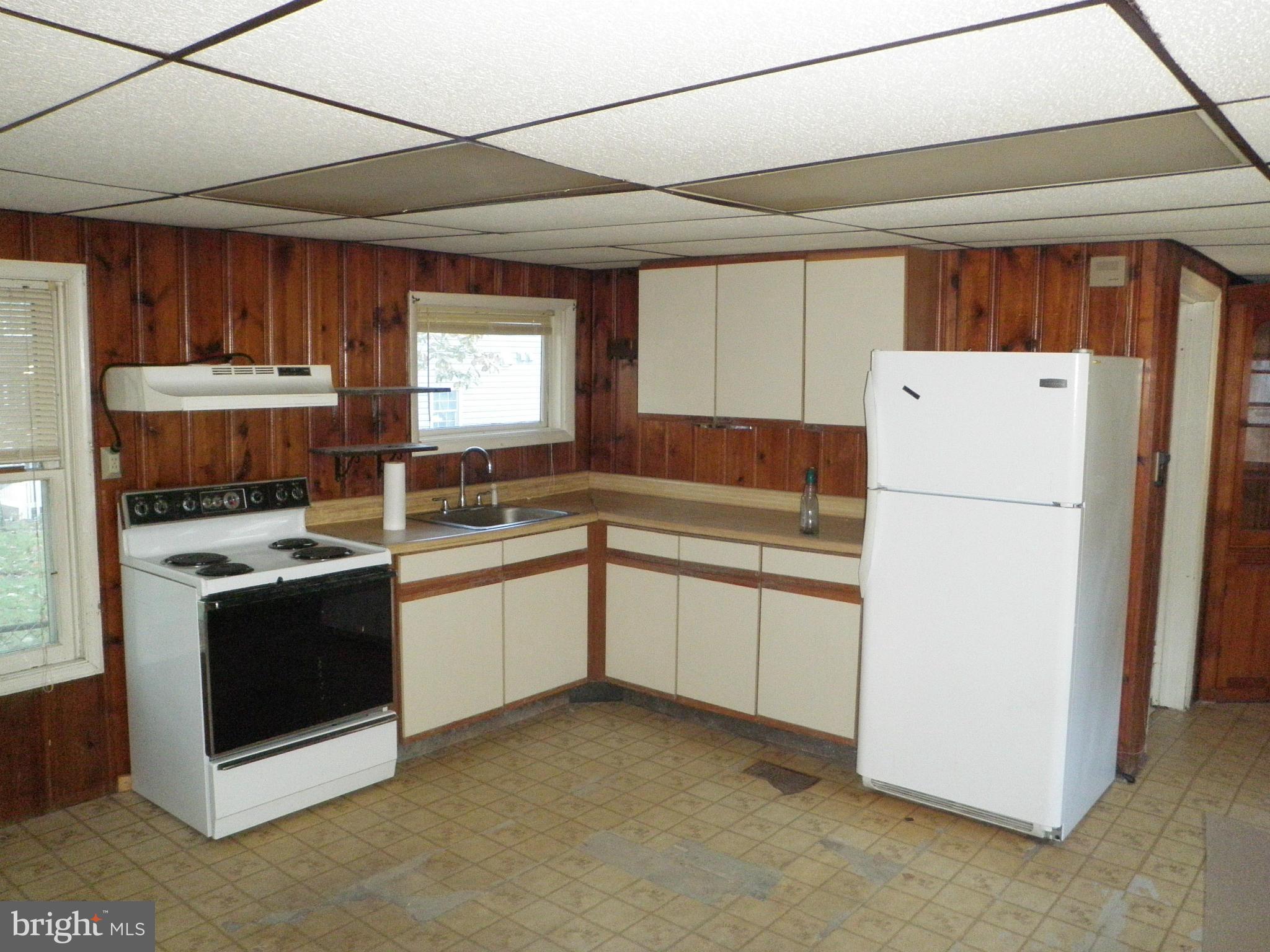 290 Riverside Drive Pasadena, MD 21122 - Photo 17 of 24 Kitchen
