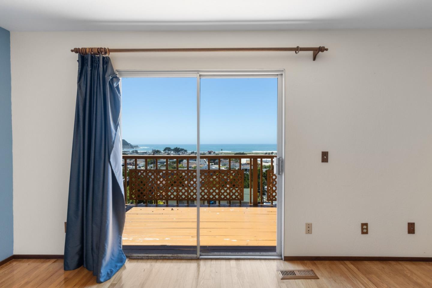 720 Alta Vista Drive Pacifica, CA 94044 - Photo 22 of 40 a view of a window