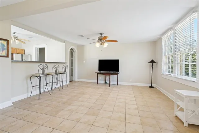 $1,800 | 5705 Prytania Street, New Orleans, LA 70115