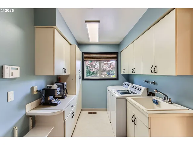 $1,299,000 | 7145 Southwest Gable Parkway, Portland, OR 97225