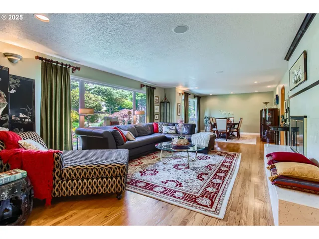 $1,299,000 | 7145 Southwest Gable Parkway, Portland, OR 97225