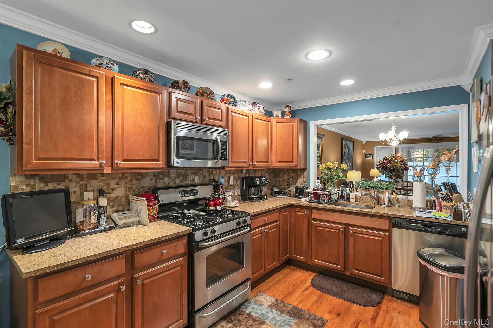 176 Merrick Road, Unit 10 Amityville, NY 11701 - Photo 16 of 31 Gallery Image 16