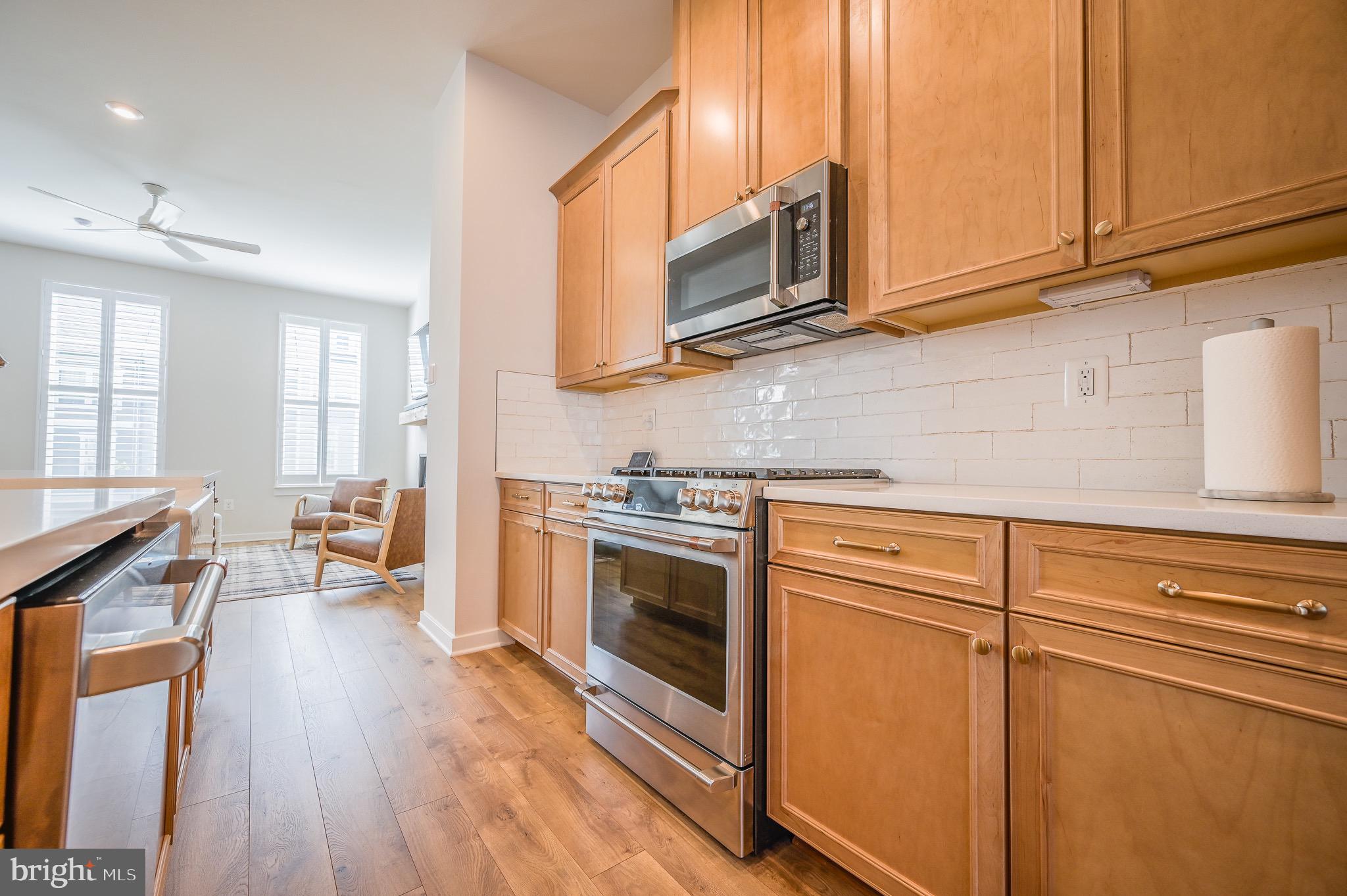 1606 Grove Chestnut Road Dumfries, VA 22026 - Photo 14 of 63 High end appliances