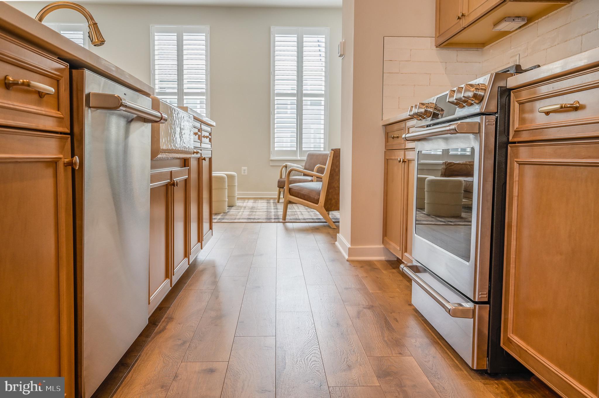 1606 Grove Chestnut Road Dumfries, VA 22026 - Photo 18 of 63 Beautiful floors and cabinets