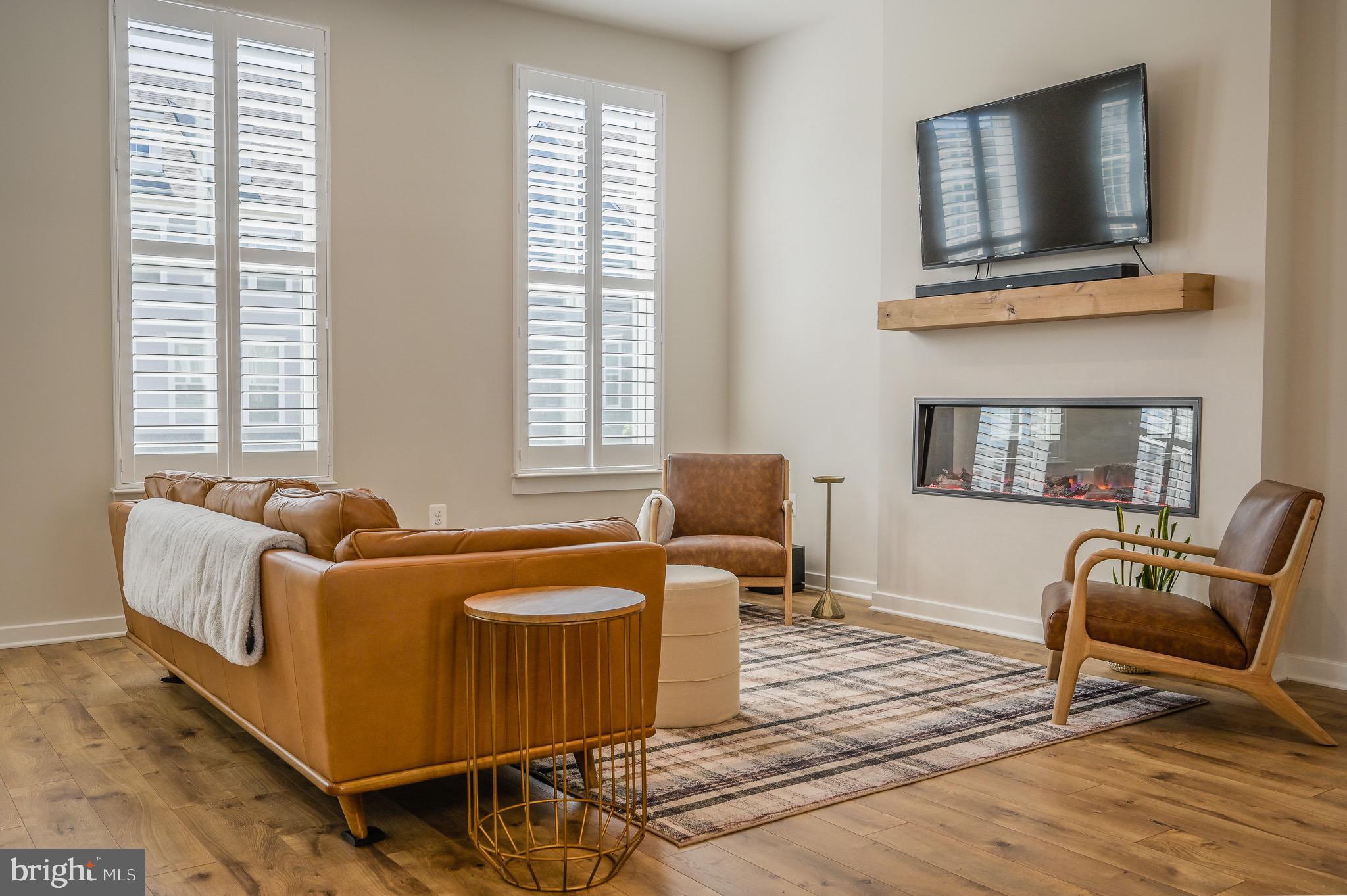 1606 Grove Chestnut Road Dumfries, VA 22026 - Photo 22 of 63 Family room with plantation shutters
