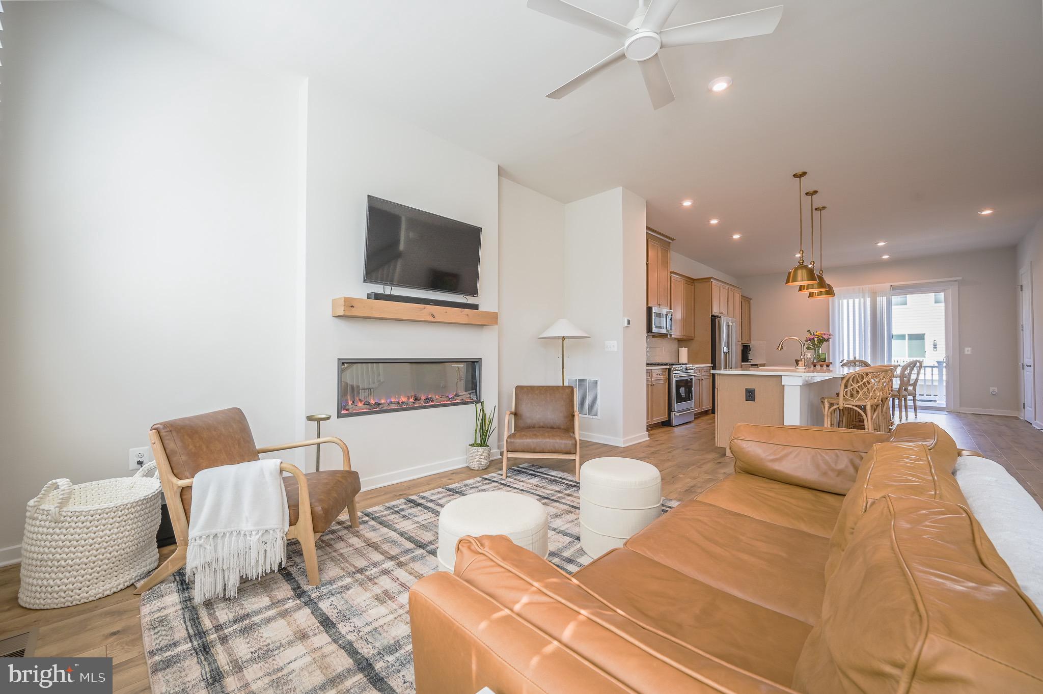 1606 Grove Chestnut Road Dumfries, VA 22026 - Photo 23 of 63 Family room