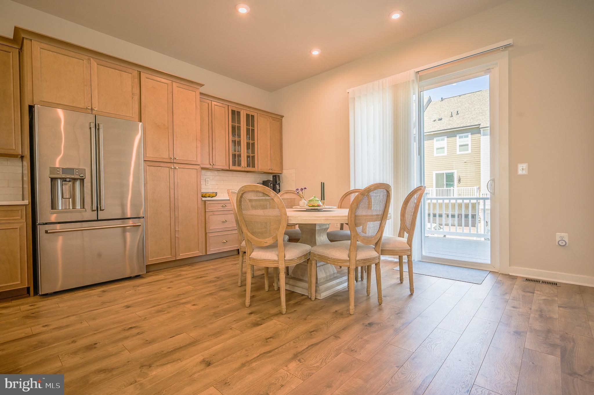 1606 Grove Chestnut Road Dumfries, VA 22026 - Photo 27 of 63 Dining area with custom cabinets