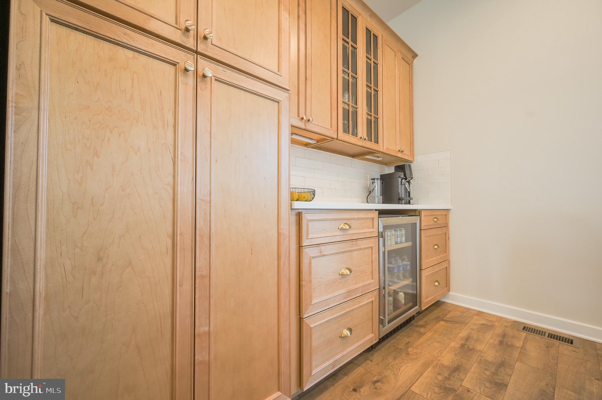 1606 Grove Chestnut Road Dumfries, VA 22026 - Photo 29 of 63 Loads of cabinet space