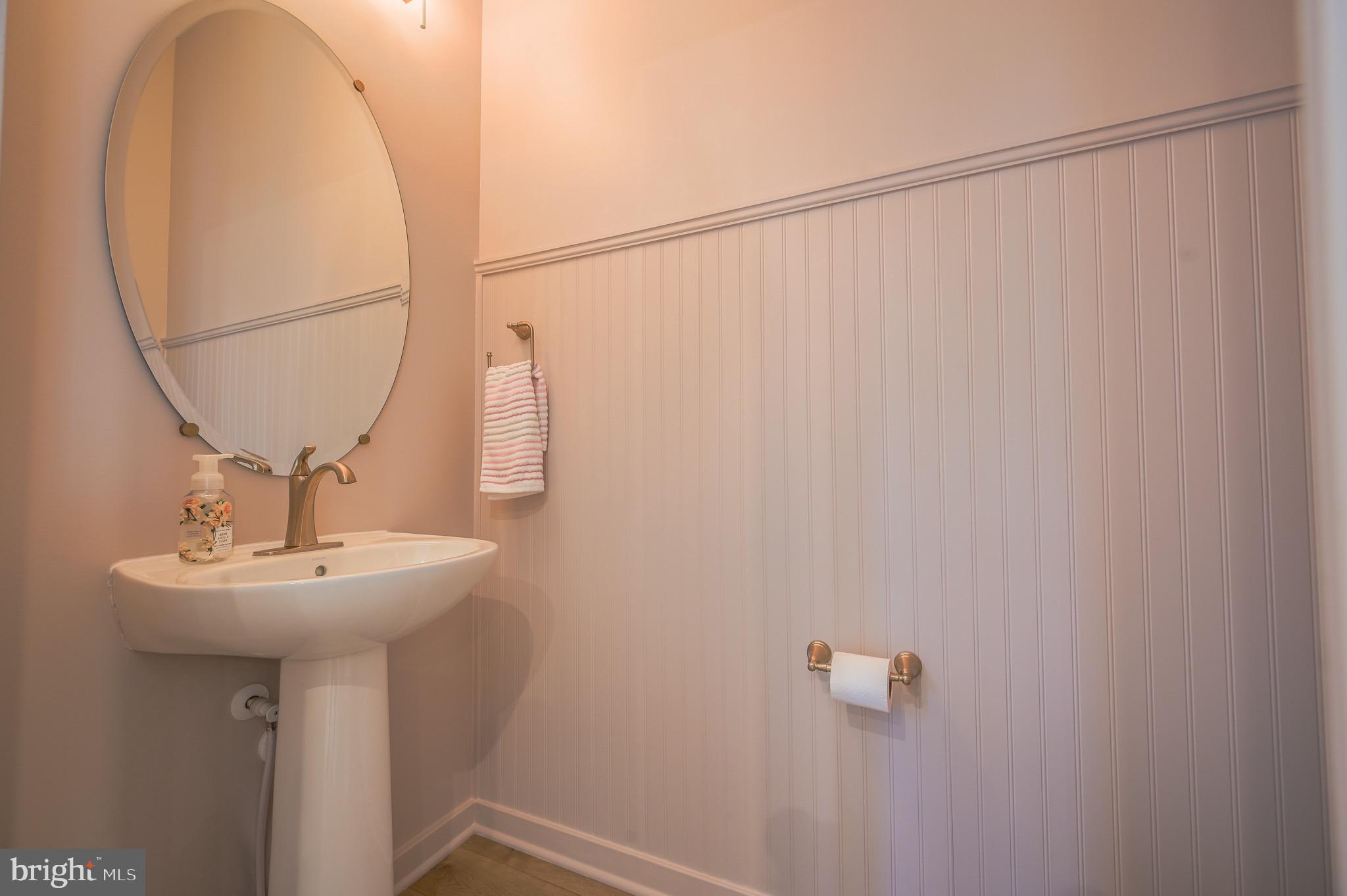 1606 Grove Chestnut Road Dumfries, VA 22026 - Photo 31 of 63 Power room on kitchen level