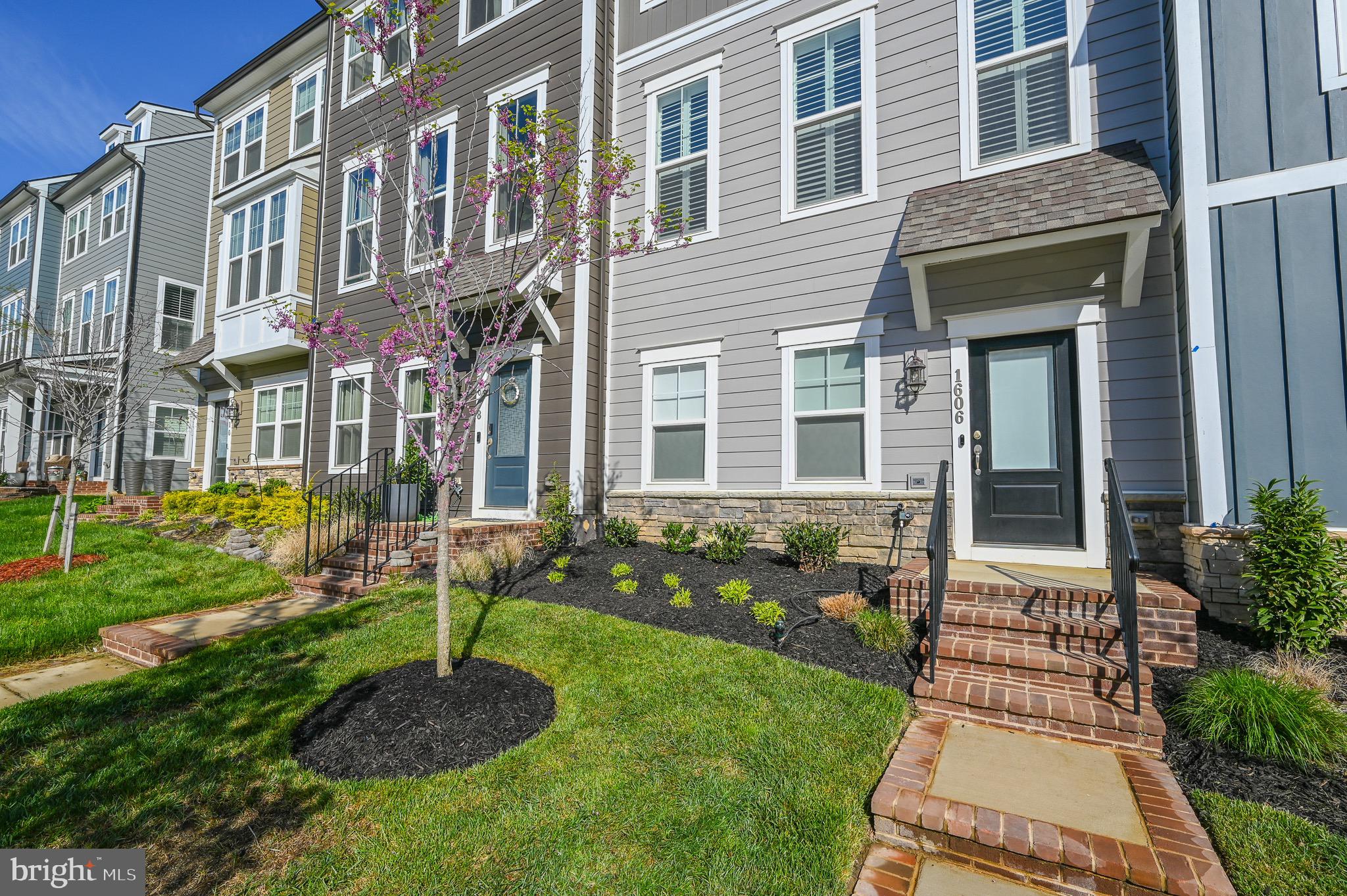 1606 Grove Chestnut Road Dumfries, VA 22026 - Photo 4 of 63 Portico Entry