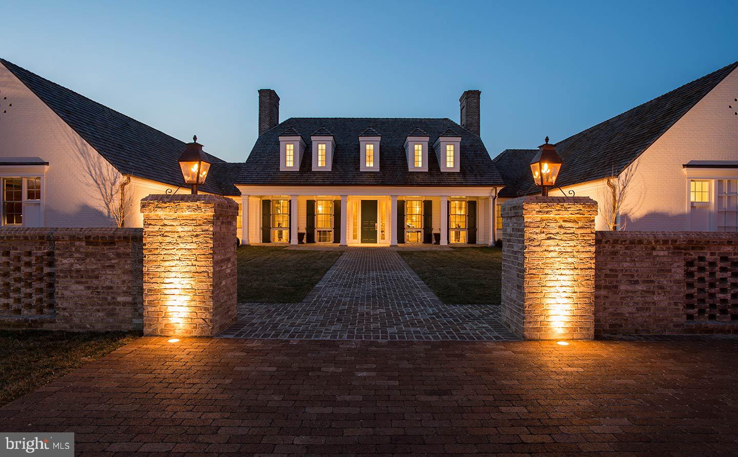 1606 Grove Chestnut Road Dumfries, VA 22026 - Photo 52 of 63 Club house with restaurant