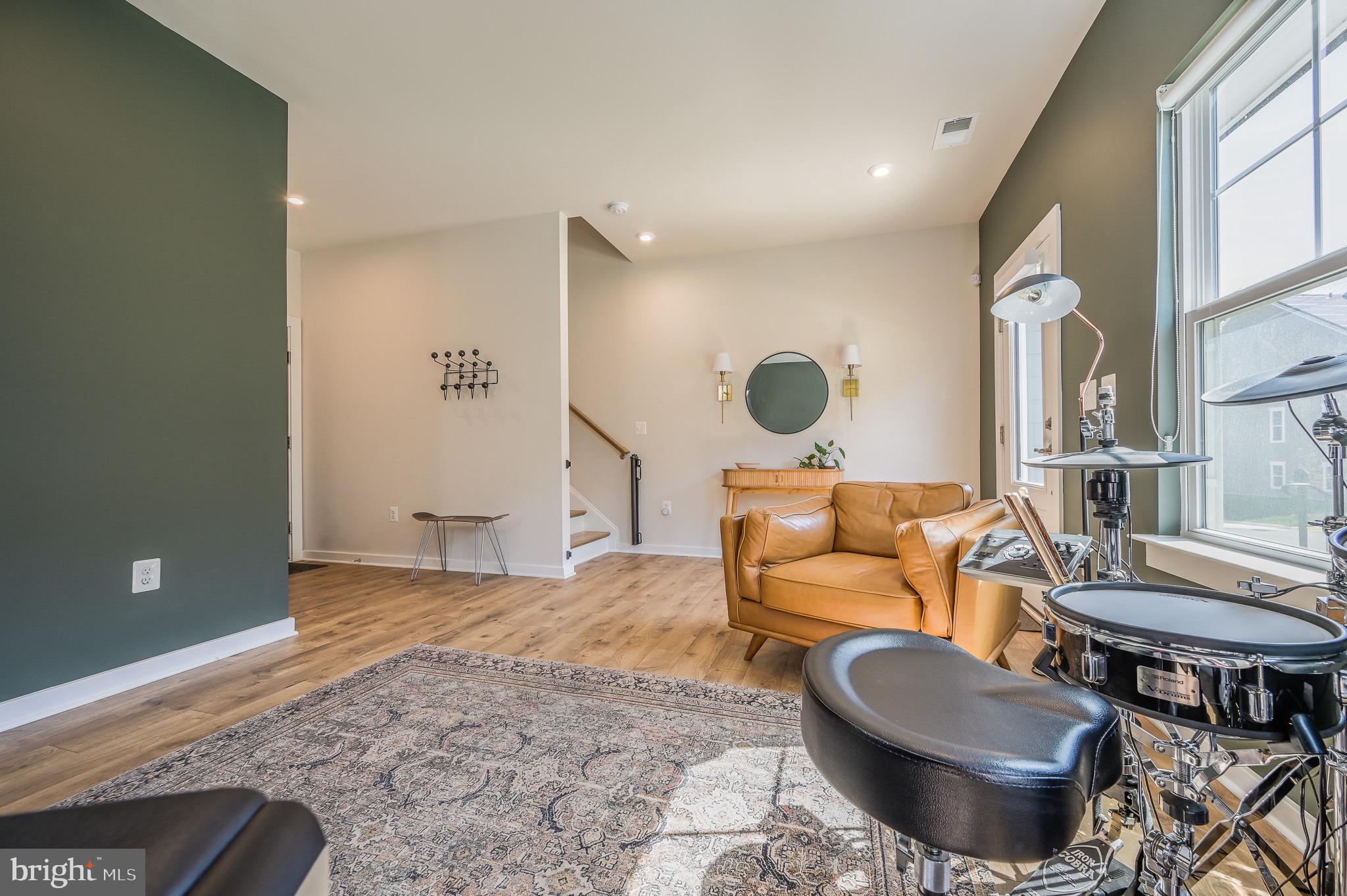 1606 Grove Chestnut Road Dumfries, VA 22026 - Photo 8 of 63 Loads of light