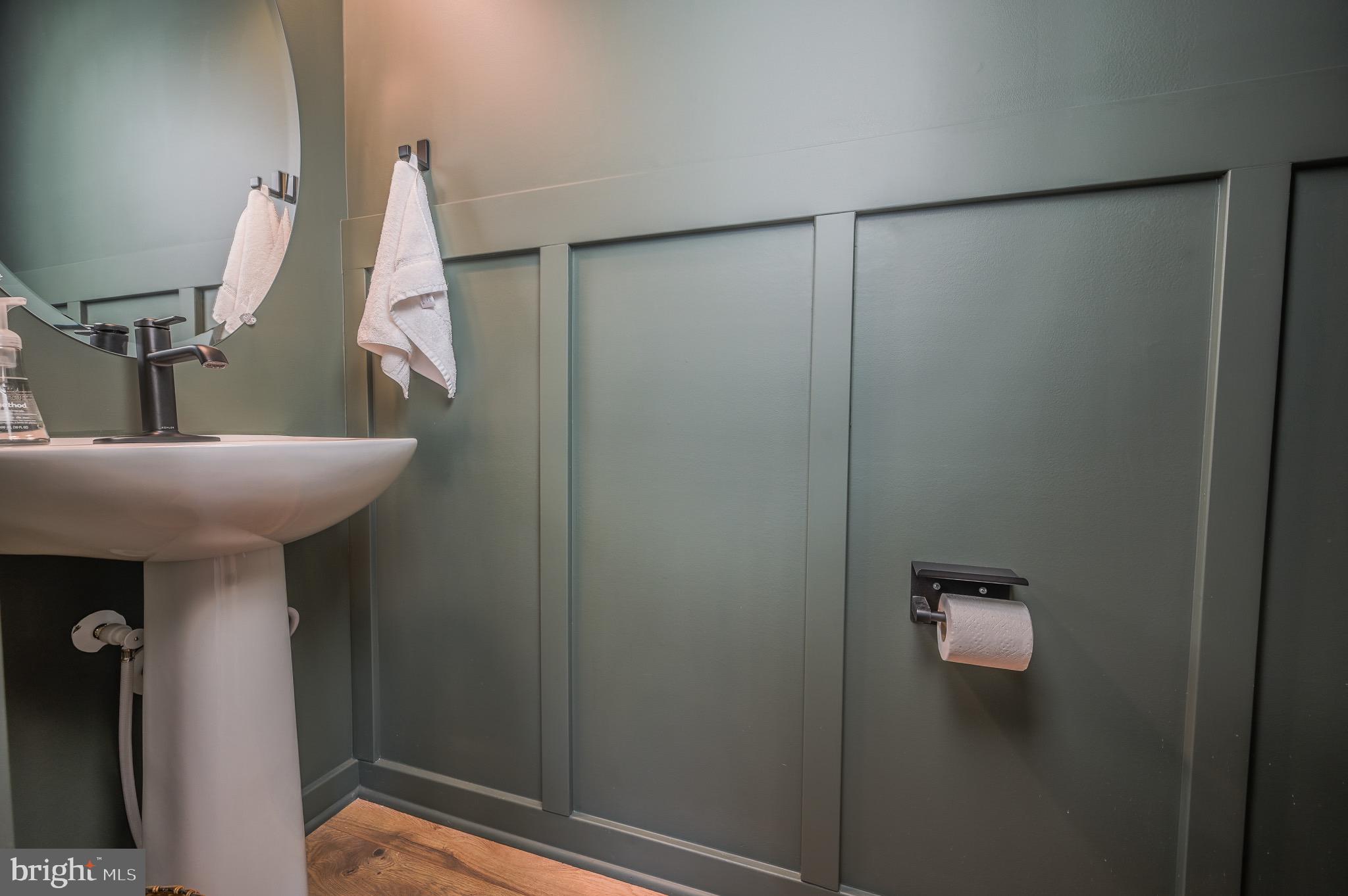 1606 Grove Chestnut Road Dumfries, VA 22026 - Photo 10 of 63 Powder room on entry level