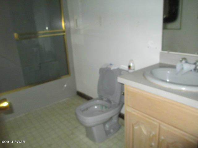 54 Eagle Path Bushkill, PA 18324 - Photo 5 of 8