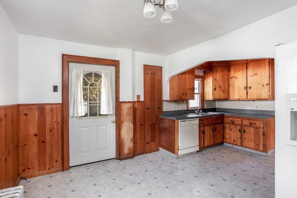 85 Osborne Terrace Springfield, MA 01104 - Photo 8 of 20 Gallery Image 8
