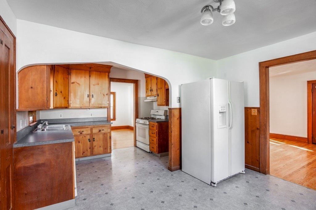 85 Osborne Terrace Springfield, MA 01104 - Photo 9 of 20 Gallery Image 9