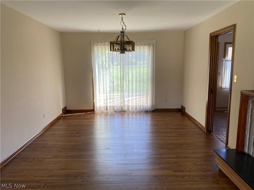 16208 Cleviden Road Cleveland, OH 44112 - Photo 3 of 24