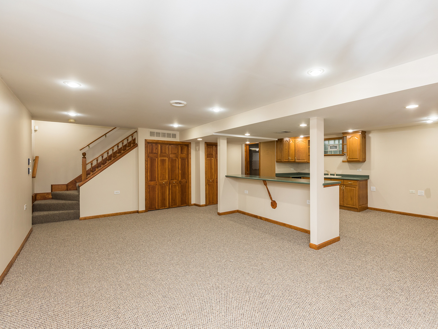 872 New Britton Road Carol Stream, IL 60188 - Photo 17 of 22 a view of an empty room with wooden cabinets