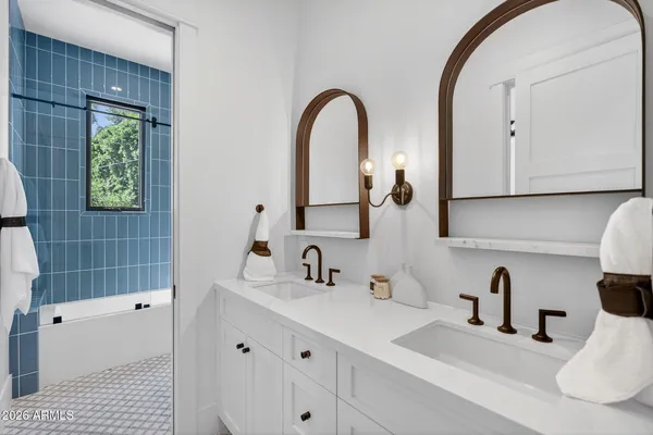 $8,995,000 | 5617 East Montecito Avenue, Phoenix, AZ 85018