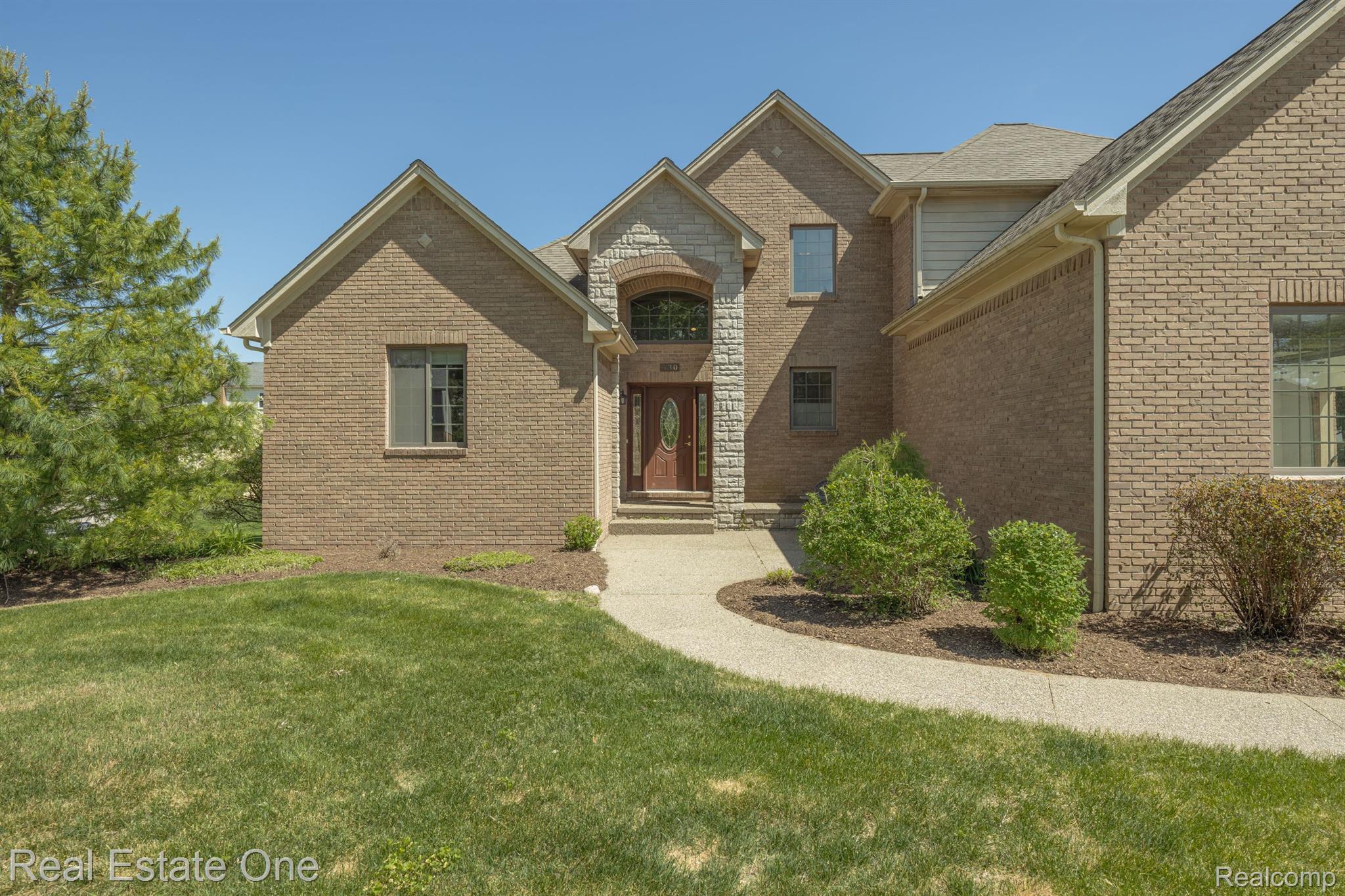 630 Lockmoore Court Rochester, MI 48307 - Photo 4 of 65 Gallery Image 4