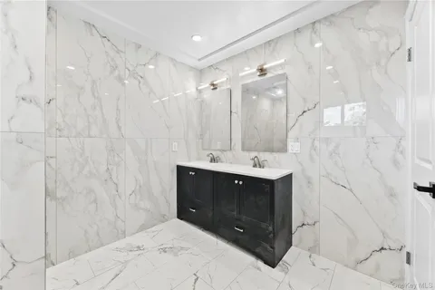 $1,788,000 | 2 Circle Drive, Syosset, NY 11791