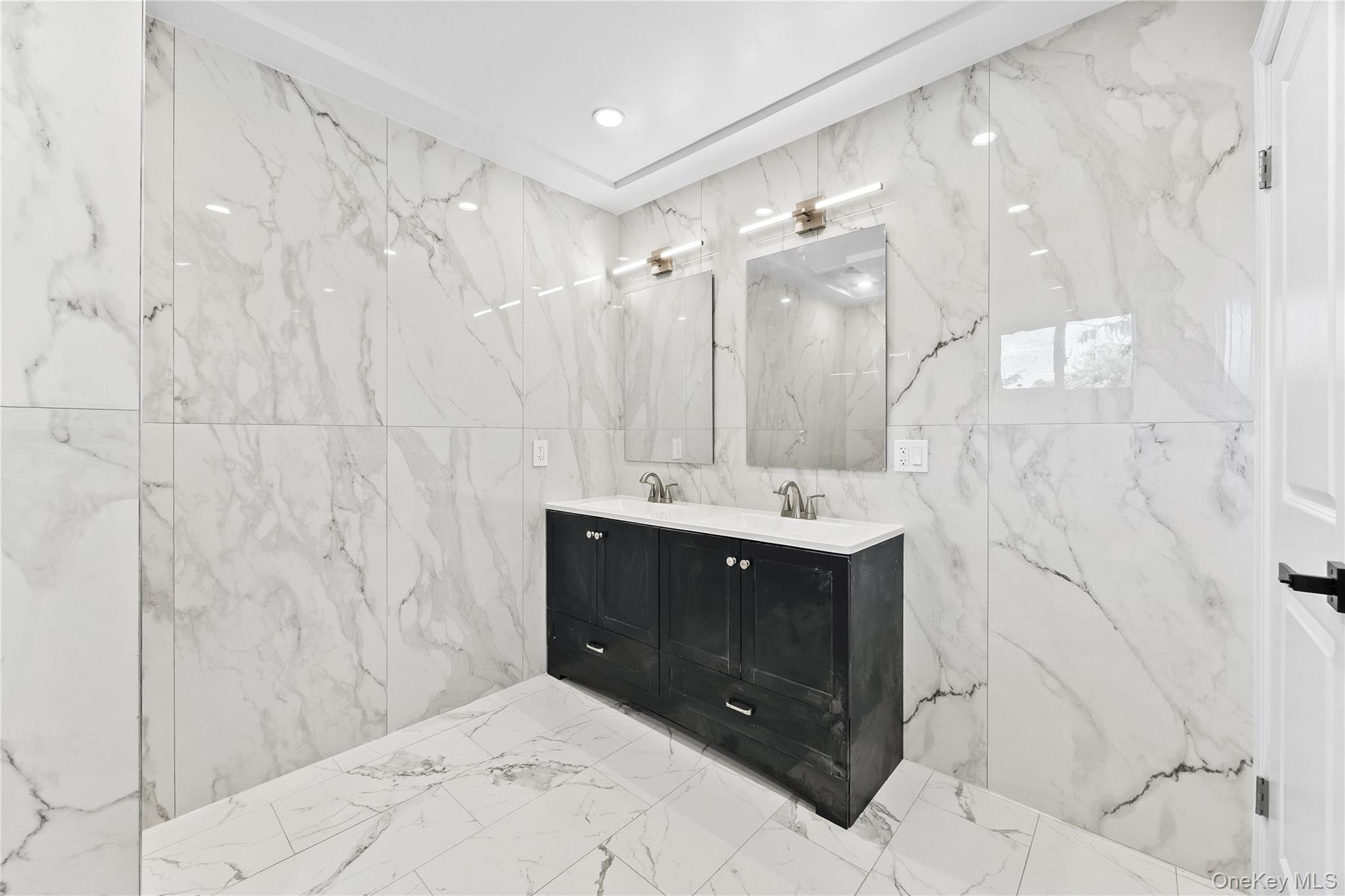 2 Circle Drive Syosset, NY 11791 - Photo 20 of 43