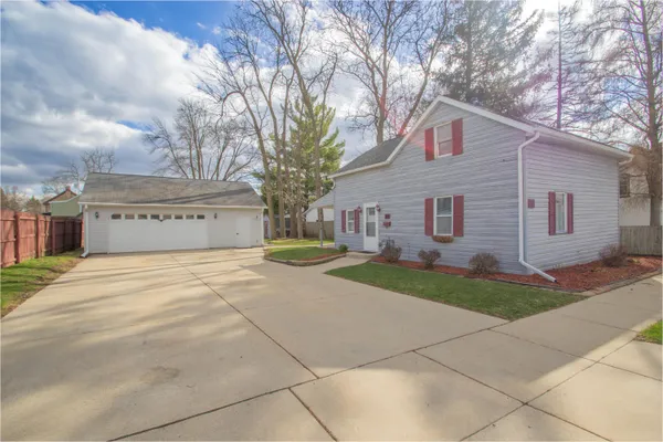 $269,900 | 211 Lynn Street, Watertown, WI 53098