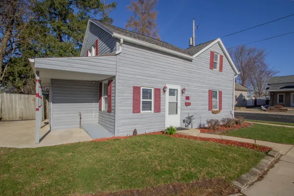 $269,900 | 211 Lynn Street, Watertown, WI 53098