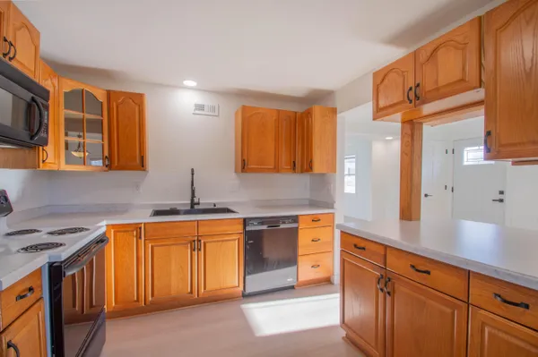 $269,900 | 211 Lynn Street, Watertown, WI 53098