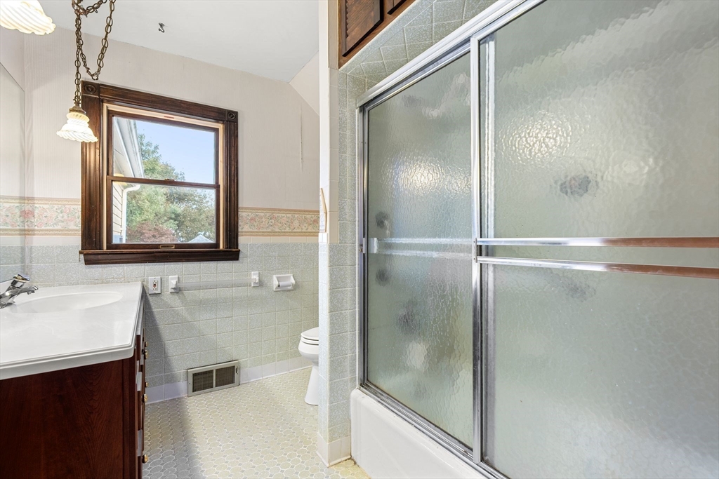 9 Adams Avenue Saugus, MA 01906 - Photo 19 of 32