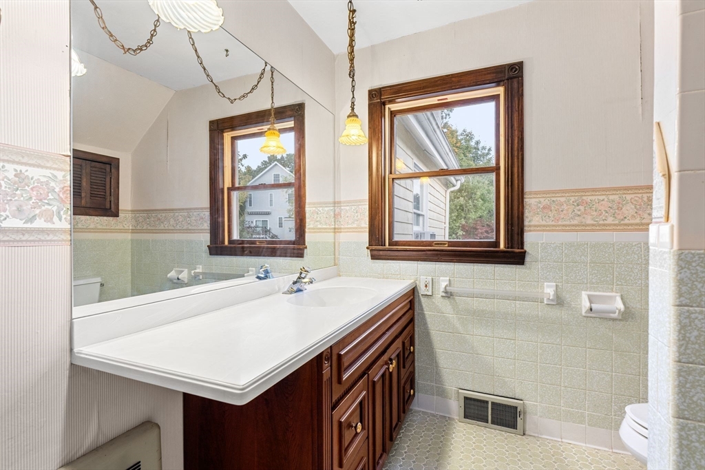 9 Adams Avenue Saugus, MA 01906 - Photo 20 of 32