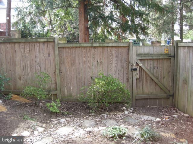 448 West Glebe Road Alexandria, VA 22305 - Photo 12 of 30 Back yard