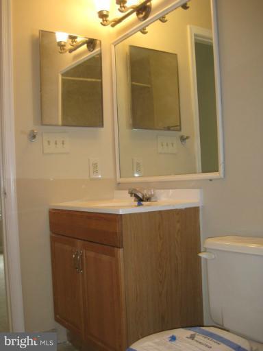448 West Glebe Road Alexandria, VA 22305 - Photo 15 of 30 Bath