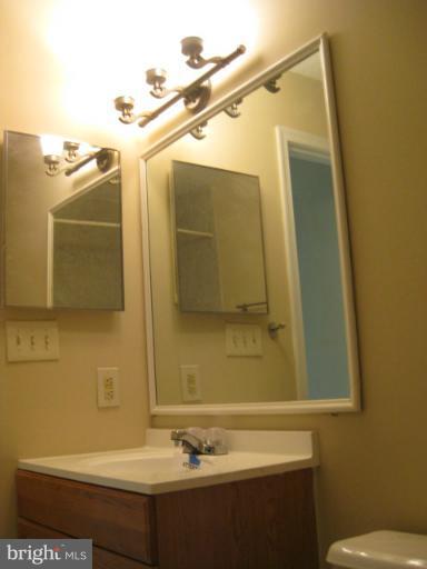 448 West Glebe Road Alexandria, VA 22305 - Photo 20 of 30 Bath