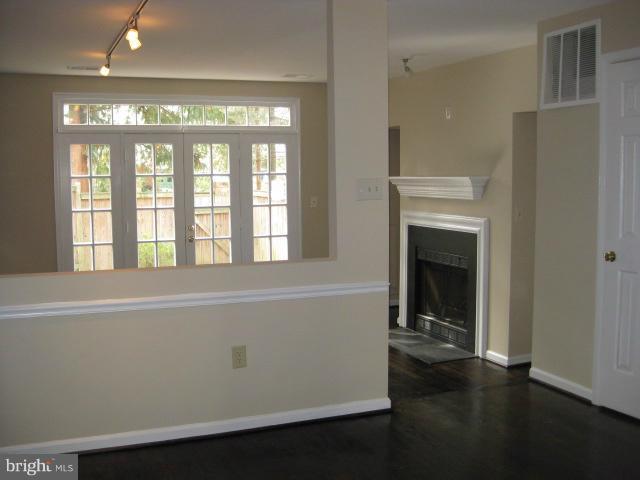 448 West Glebe Road Alexandria, VA 22305 - Photo 3 of 30 Living Room