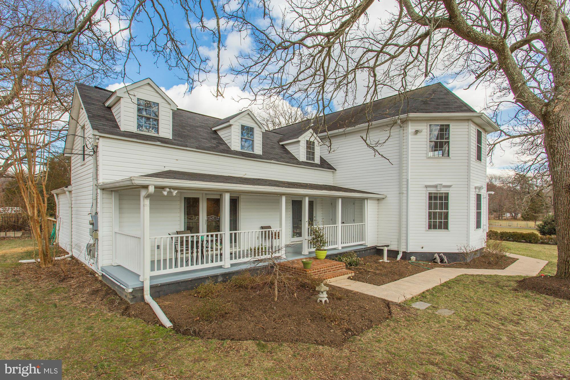 10507 Gunston Road Lorton, VA 22079 - Photo 4 of 30 EXTERIOR SIDE PORCH