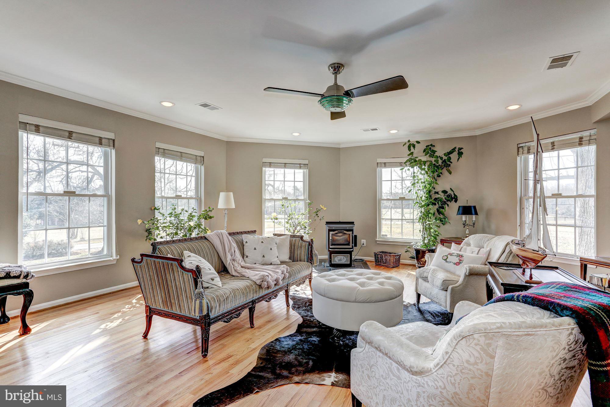 10507 Gunston Road Lorton, VA 22079 - Photo 7 of 30 LIVING ROOM