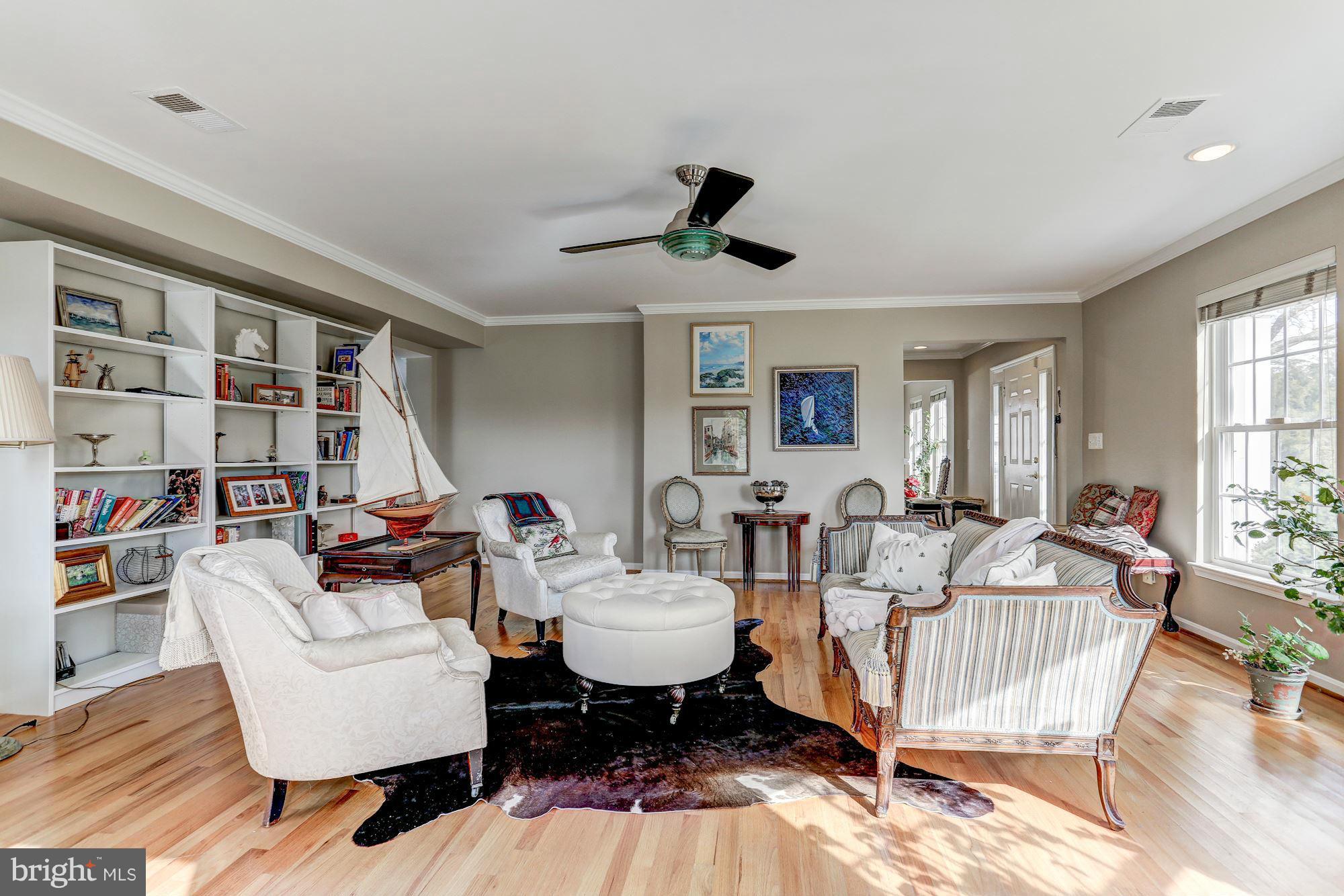 10507 Gunston Road Lorton, VA 22079 - Photo 8 of 30 LIVING ROOM
