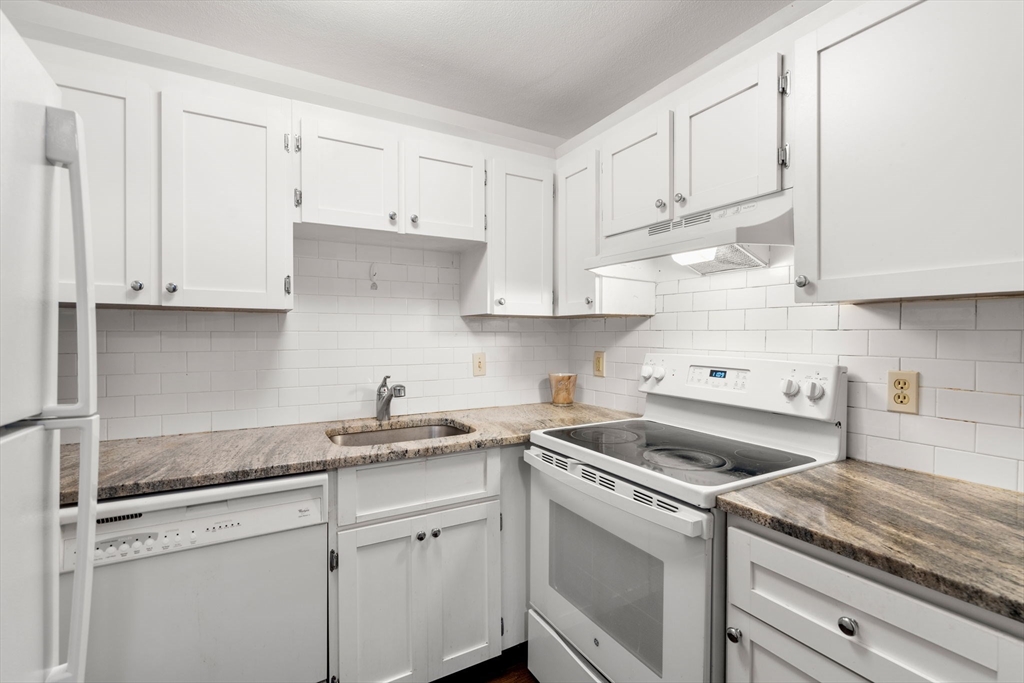 51 Will Drive, Unit 137 Canton, MA 02021 - Photo 3 of 17